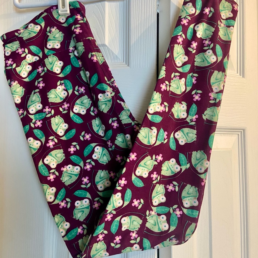 LulaRoe OS (one size) leggings - frogs